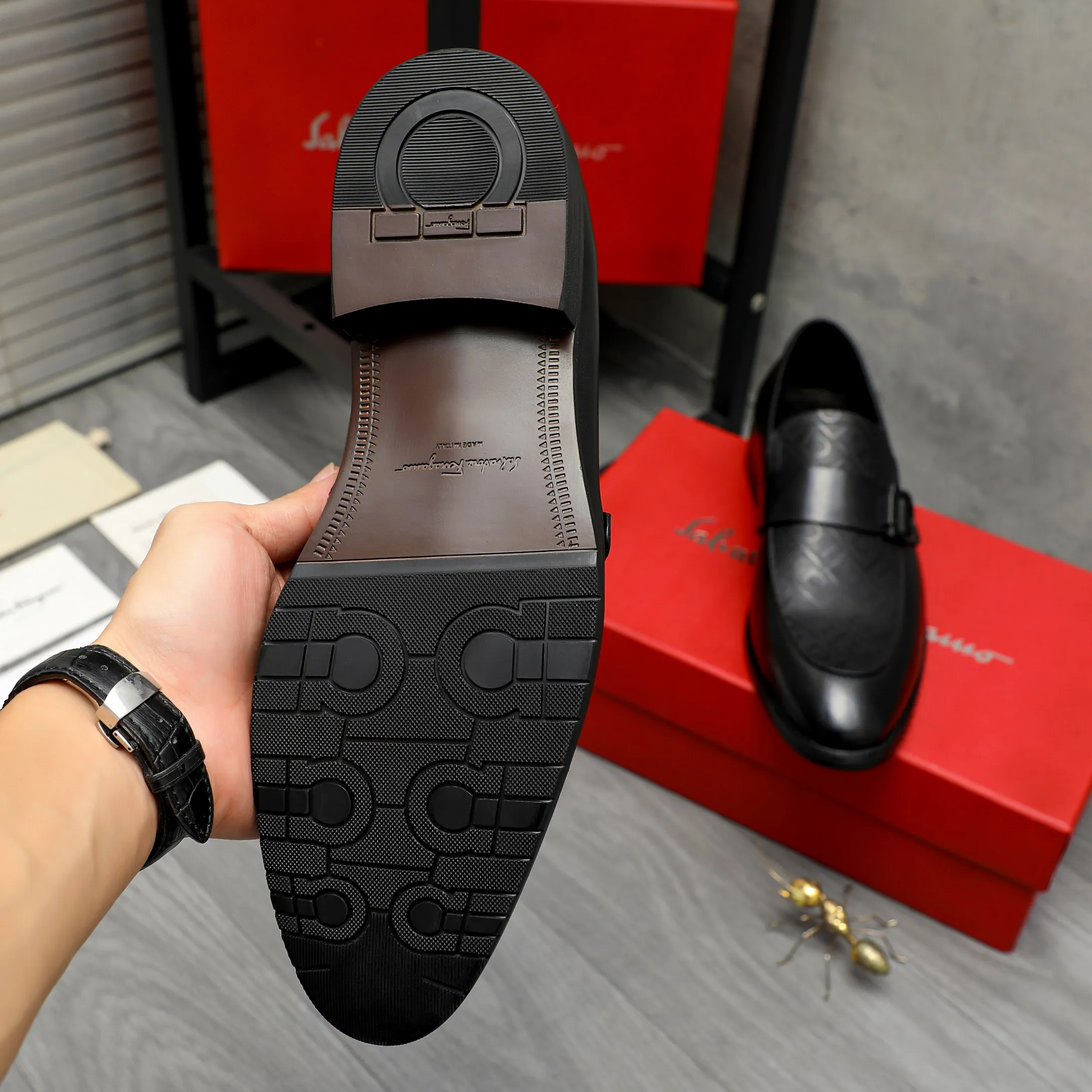 Men's men's shoes💰460 Product trademark: Ferragamo "Ferragamo" business slip-on leather shoes Regular size: 39-44 Product materials: Selected high-quality cowhide upper, cowhide lining, original outsole
